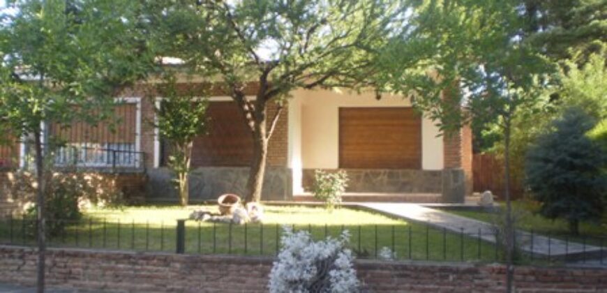 Cod.06 – Se alquila casa en el mejor barrio de Mina Clavero