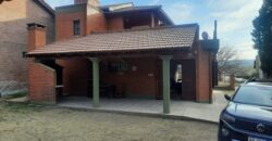 Cod- 12 – Casa de categoría en el mejor Barrio de Mina Clavero.