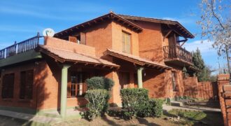 Cod- 12 – Casa de categoría en el mejor Barrio de Mina Clavero.