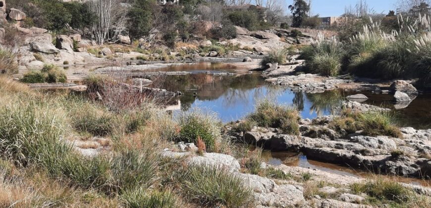 Cod- 27 – Terreno con casa a reciclar a metros de Rio en Mina Clavero.