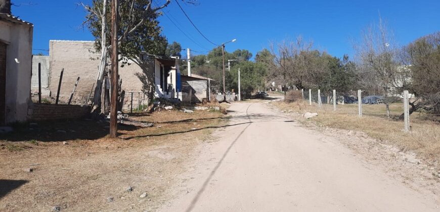 Cod- 27 – Terreno con casa a reciclar a metros de Rio en Mina Clavero.