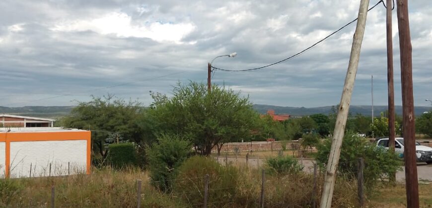 Cod 113 Lote esquina frente a la plaza con Excelentes vistas a Las Sierras.
