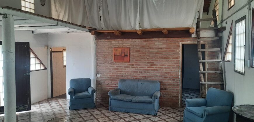 Cod-37 Amplia casa con potencial cerca del balneario Nido del Águila.