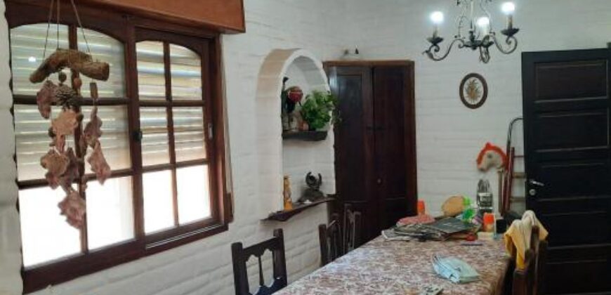 Cod 18- Casa de 4 dormitorios y 2 baños próxima al centro de Mina Clavero