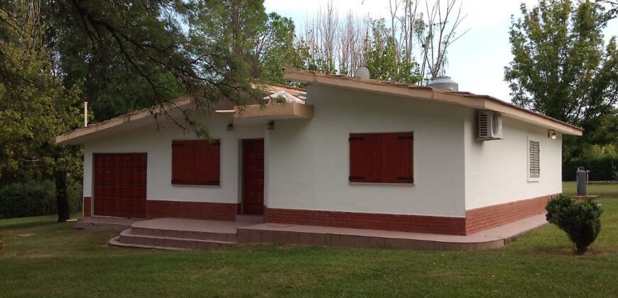 Cod- 17 Casa en la localidad de Nono con más de dos hectáreas de superficie parquizadas.