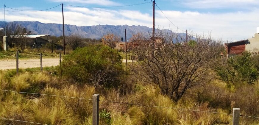 Cod 113 Lote esquina frente a la plaza con Excelentes vistas a Las Sierras.
