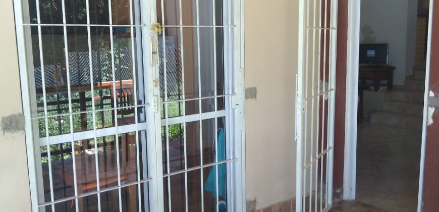 Cod- 38 VENTA Casa y departamento próximo al casino de Mina Clavero