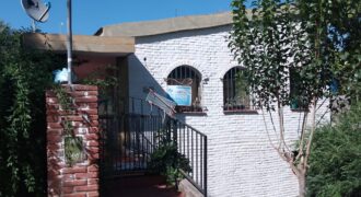 Cod 40  – Casa céntrica de dos plantas en Mina Clavero, Córdoba.