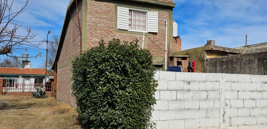 COD  45- CASA DE UN DORMITORIO CON POSIBILIDAD DE AMPLIAR EN 350 METROS DE LOTE EN MINA CLAVERO.