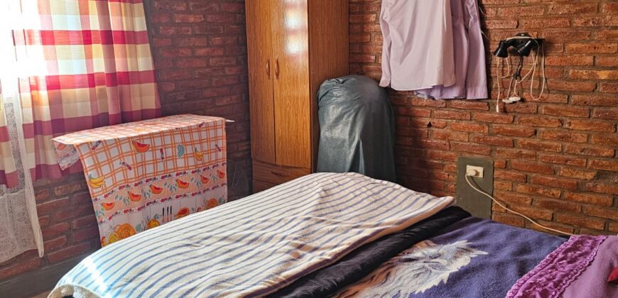 COD  45- CASA DE UN DORMITORIO CON POSIBILIDAD DE AMPLIAR EN 350 METROS DE LOTE EN MINA CLAVERO.