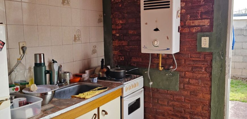 COD  45- CASA DE UN DORMITORIO CON POSIBILIDAD DE AMPLIAR EN 350 METROS DE LOTE EN MINA CLAVERO.
