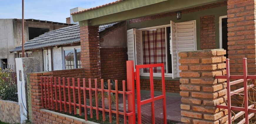 COD  45- CASA DE UN DORMITORIO CON POSIBILIDAD DE AMPLIAR EN 350 METROS DE LOTE EN MINA CLAVERO.