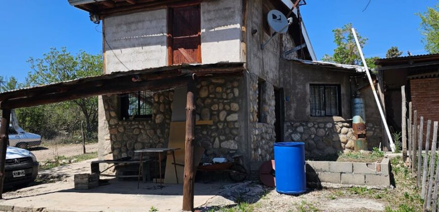 COD  86-  Propiedad con Potencial: Casa y Departamento en 2 Lotes en Cañada Larga.