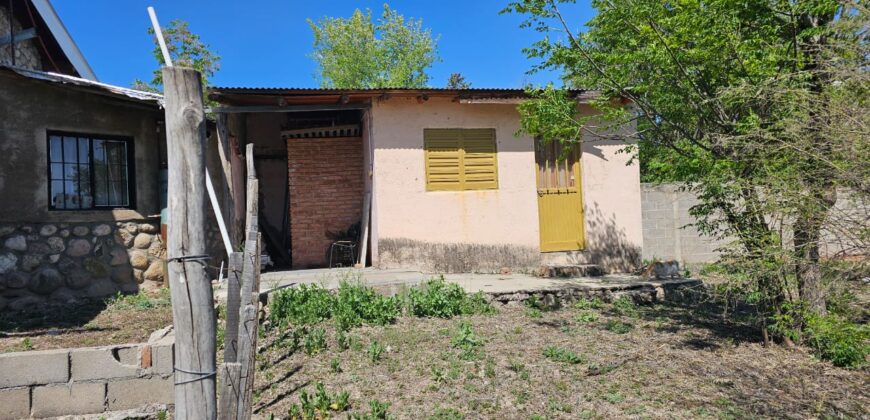 COD  86-  Propiedad con Potencial: Casa y Departamento en 2 Lotes en Cañada Larga.