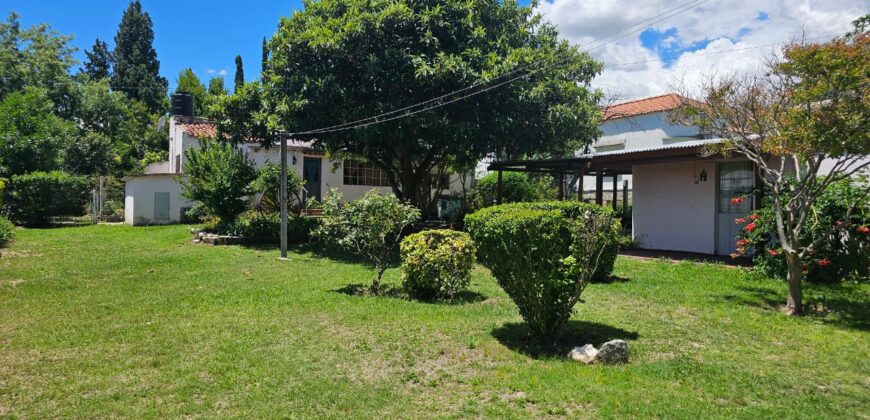 Cod 215-Venta de casa + departamentos con ubicación estratégica en Los Hornillos, Córdoba.