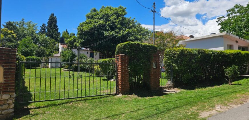 Cod 215-Venta de casa + departamentos con ubicación estratégica en Los Hornillos, Córdoba.