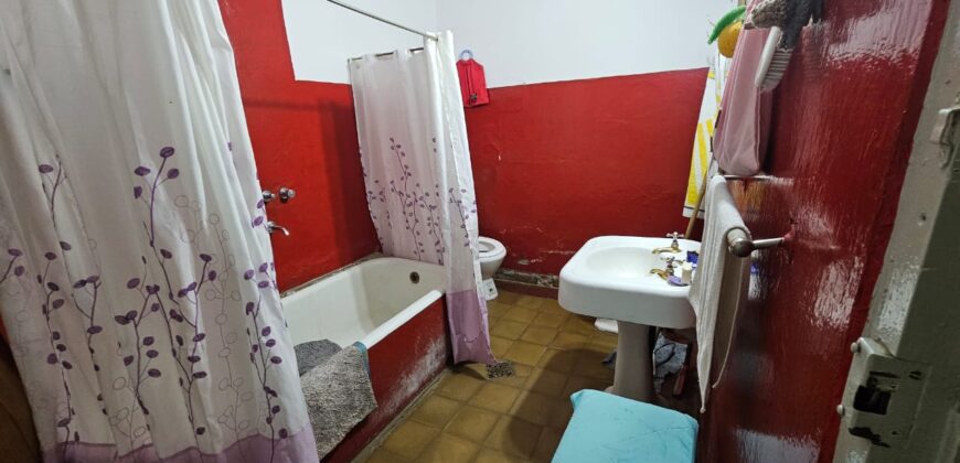 Cod 215-Venta de casa + departamentos con ubicación estratégica en Los Hornillos, Córdoba.