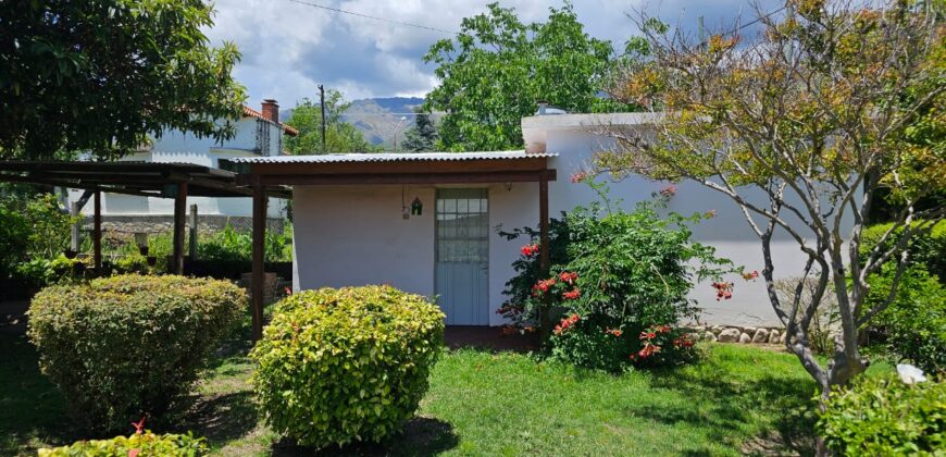 Cod 215-Venta de casa + departamentos con ubicación estratégica en Los Hornillos, Córdoba.