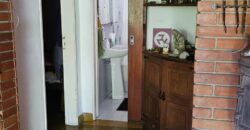 Cod- 511. Casa tipo chalet con amplio parque en el centro de Mina Clavero.