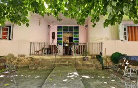 697- Casa esquina sobre Av. San Martin,  Mina Clavero, Córdoba.