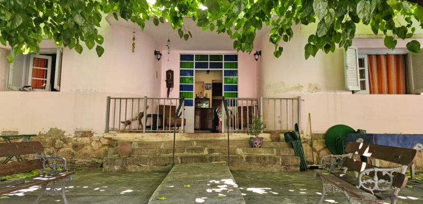 697- Casa esquina sobre Av. San Martin,  Mina Clavero, Córdoba.