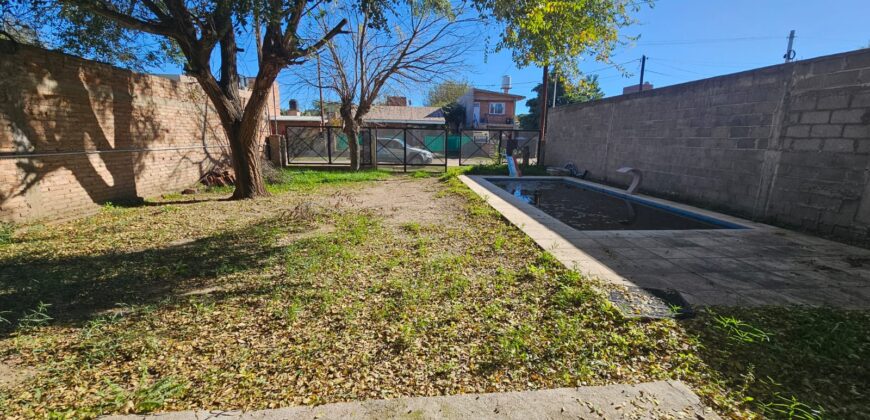 Cod 522  – Casa de tres dormitorios, dos baños, piscina y cochera en Cura Brochero.