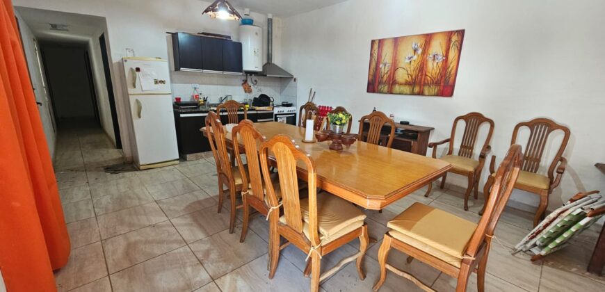Cod 522  – Casa de tres dormitorios, dos baños, piscina y cochera en Cura Brochero.
